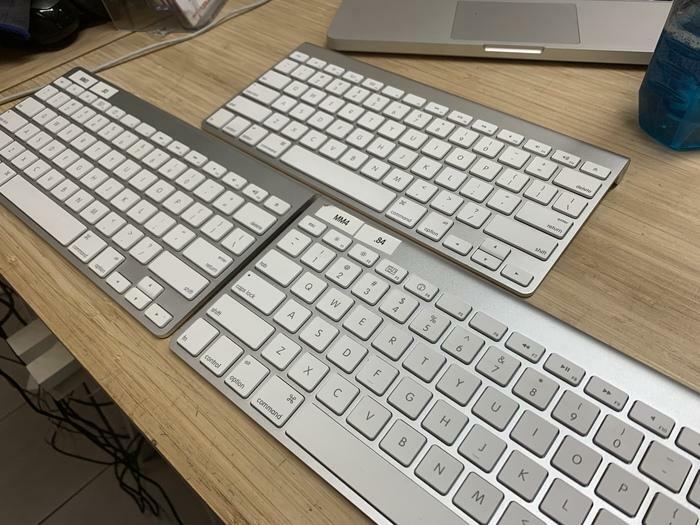 CLAVIER MAC BLUETOOTH SANS FIL USAGÉ ARGENT ET BLANC