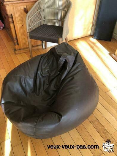 Leather Bean Bag FOR SALE. NEG.!