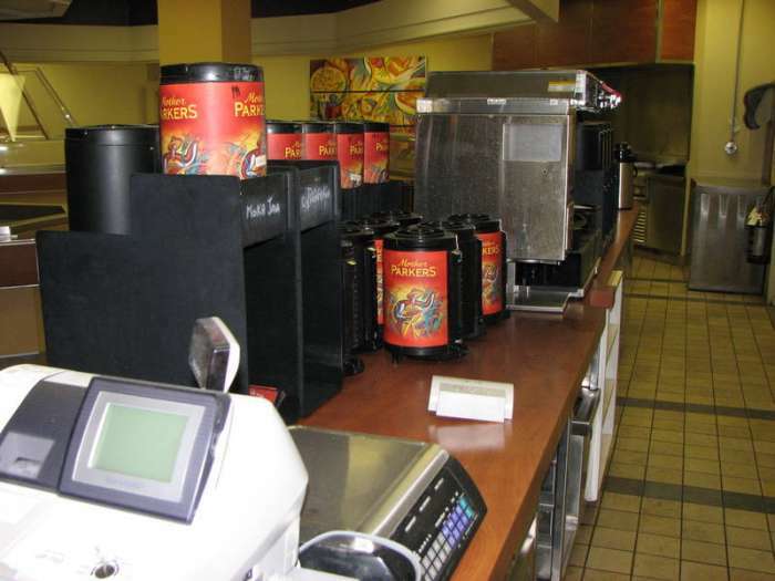 MACHINE À CAFÉ AVEC THERMOS ET BASE