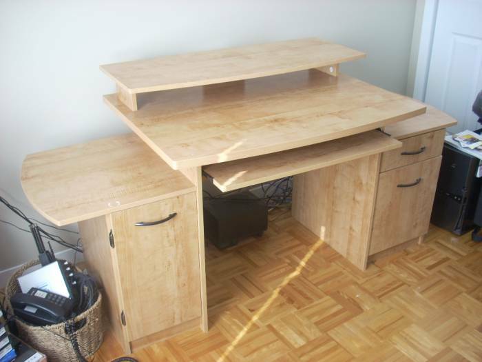 Computer desk