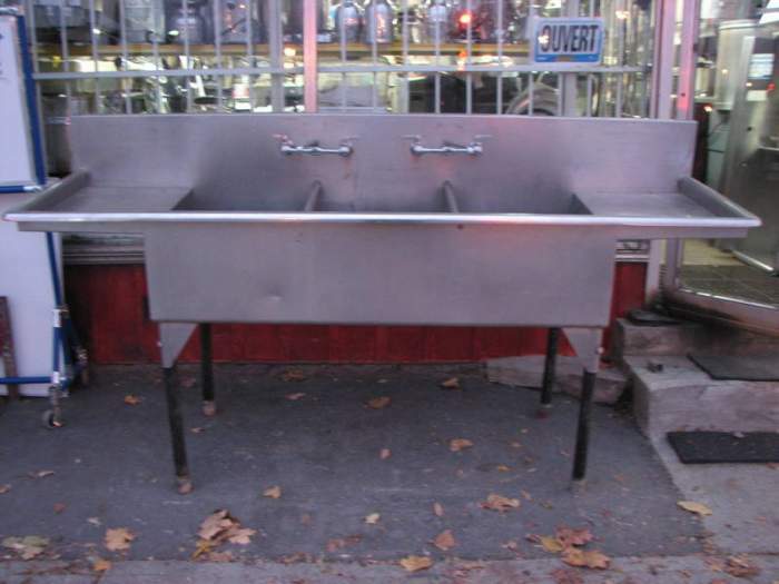 Triple bowl sink stainless steel throughout with drainer