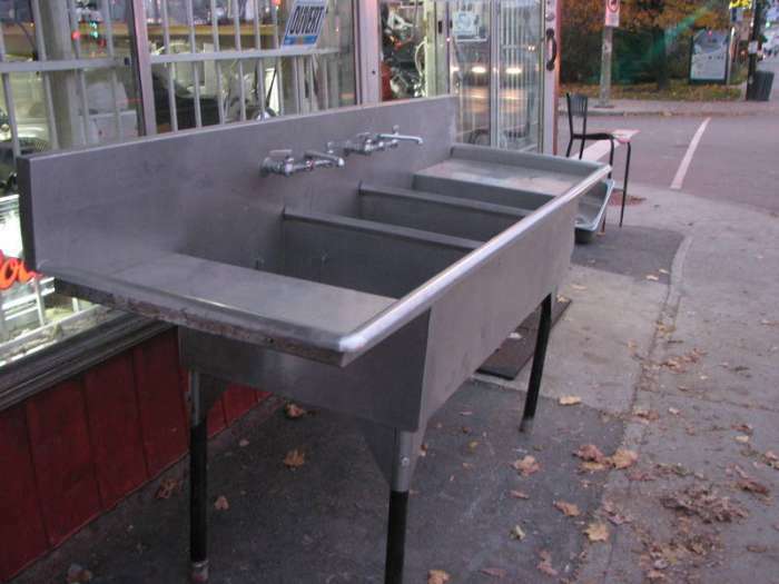 Triple bowl sink stainless steel throughout with drainer