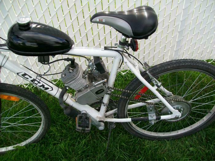 2 gasbikes, deux semaines d'utilisation 600 $ chaque,faites une offre