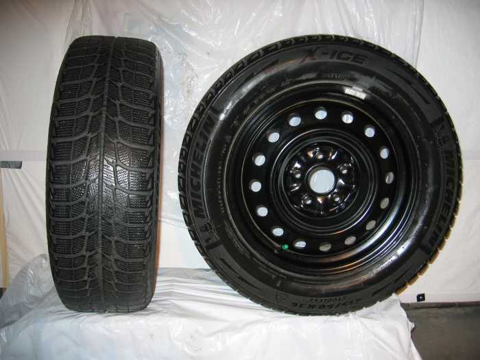 Pneus d'hiver Michelin montés sur jantes 215/60/R16 Toyota Camry