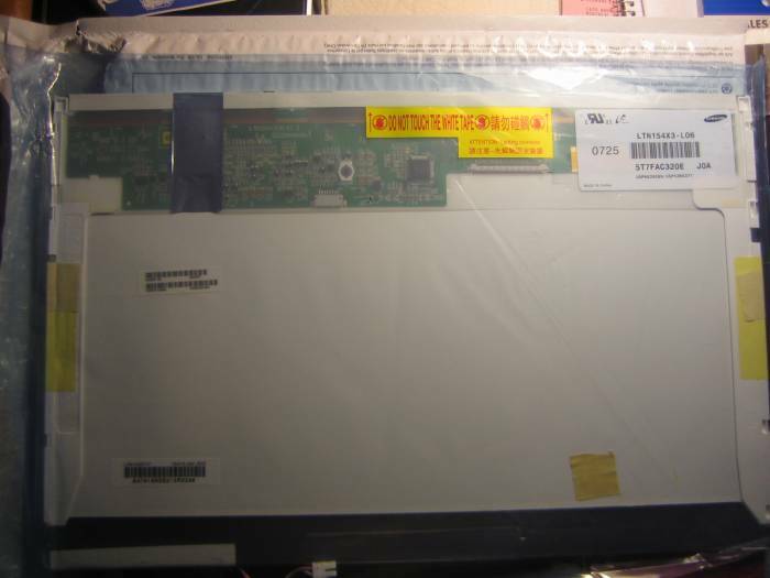 VENDS ECRAN LCD NEUF POUR TOSHIBA A200-AH3