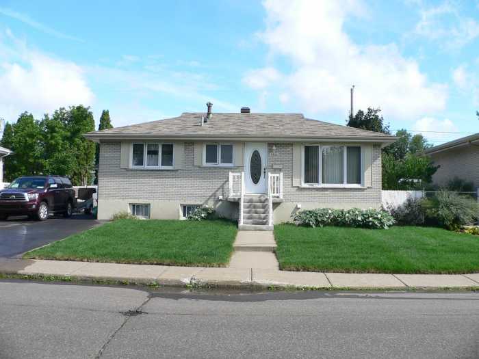 Bungalow, Longueuil