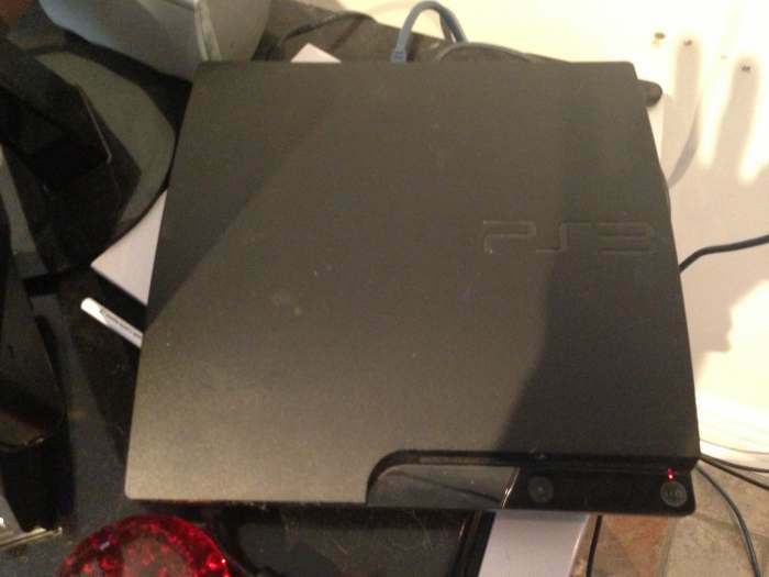 VEND PS3 EN EXCELLENT AVEC 2 MANETTES ET LE JEUX COD