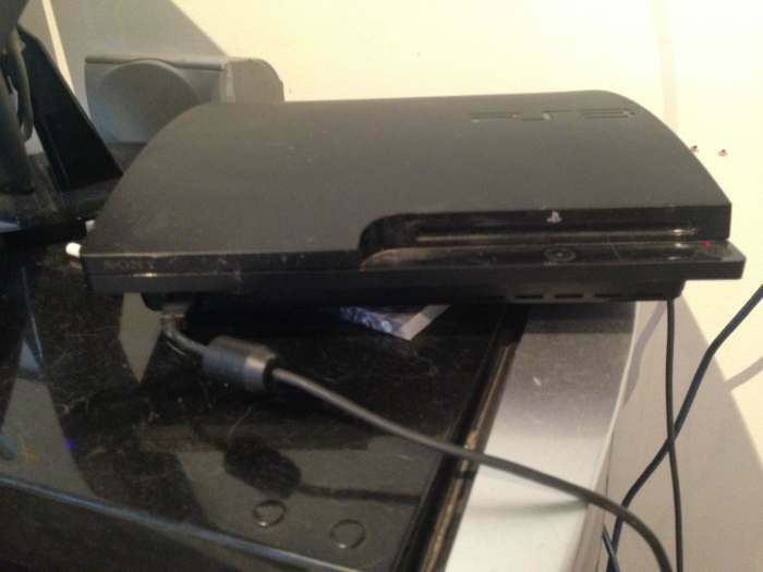 VEND PS3 EN EXCELLENT AVEC 2 MANETTES ET LE JEUX COD