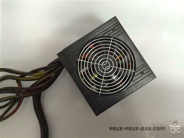 Vend Power supply de marque coolmax noir 750watt 25$