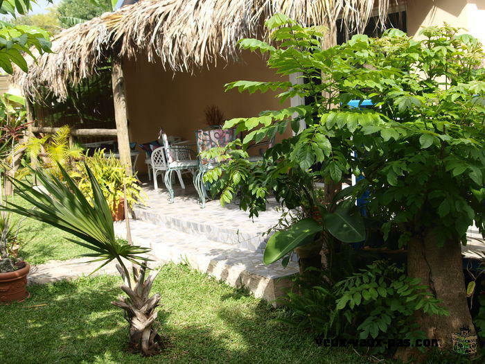 LOUE VILLA MEUBLEE ILE DE LA REUNION PISCINE/HAMMAM/MASSAGE JET D'EAU