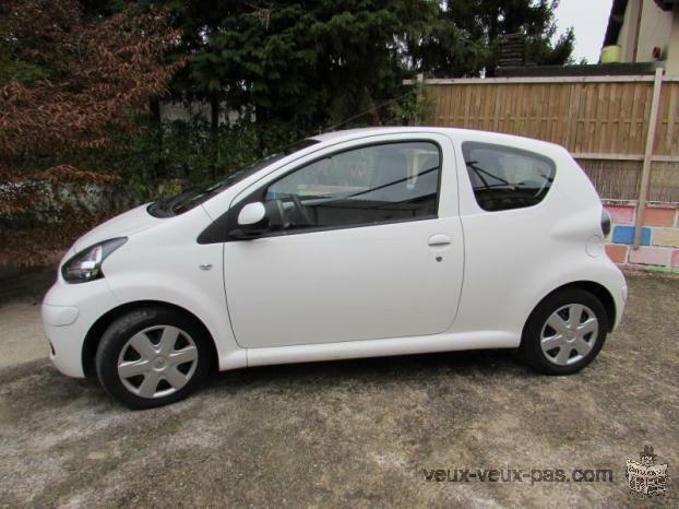 Toyota Aygo 2012 Connect Essence 3p 23900 Km