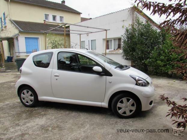 Toyota Aygo 2012 Connect Essence 3p 23900 Km