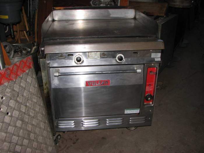 HAMBURGER PLATE WITH GAS OVEN (VULCAN)