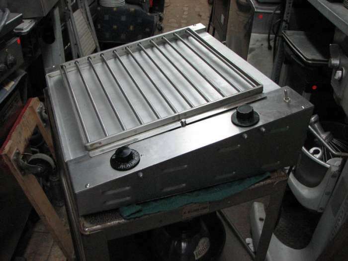 ROLLER HOTDOG GRILL IN ROUND-UP 110 VOLTS