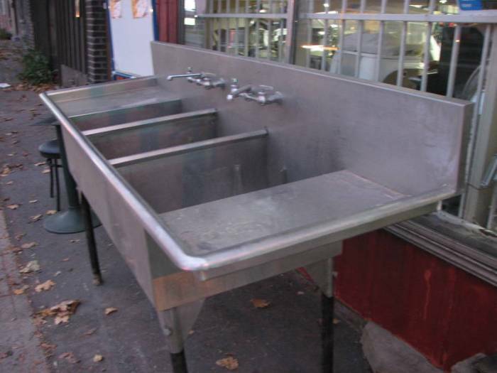 Triple bowl sink stainless steel throughout with drainer