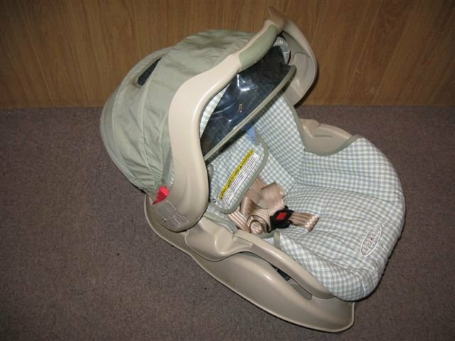 A vendre: Siège d'auto de la marque Graco avec base pour bebe