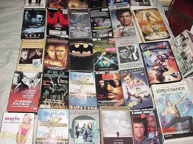 LOT DE CD-DVD-VHS