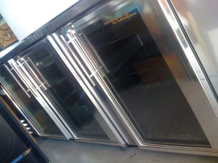 vend frigo professionnel true en inox 3 portes vitré presque neuf
